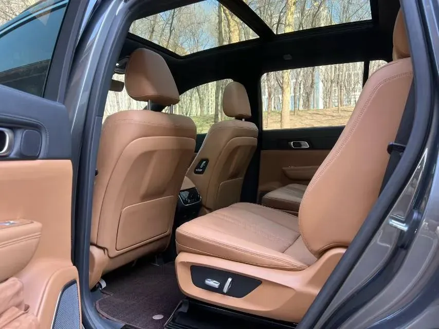 2020 Li ONE Range Extended 131HP REEV 40.5KWH,autocango,china used car exporter,china ev exporter,chinese used car exporter,chinese used ev exporter