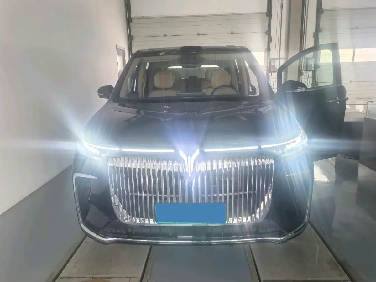 2025 Voyah Dream 1.5T 150HP L4 PHEV 41.7KWH,autocango,china used car exporter,china ev exporter,chinese used car exporter,chinese used ev exporter