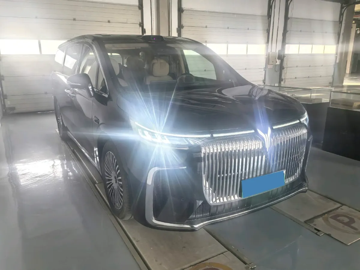 2025 Voyah Dream 1.5T 150HP L4 PHEV 41.7KWH,autocango,china used car exporter,china ev exporter,chinese used car exporter,chinese used ev exporter
