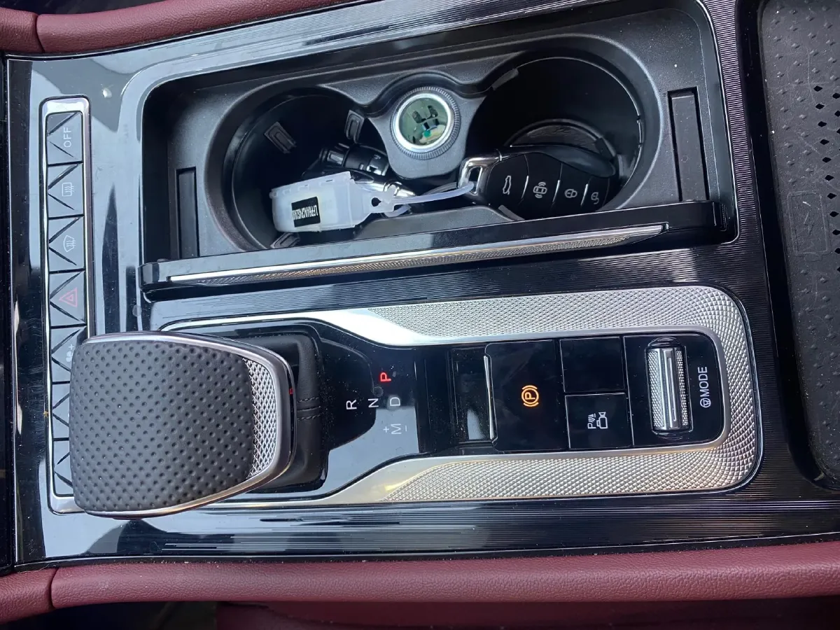 2025 HongQi H5 1.5T 169HP L4 1DHT Hybrid,autocango,china used car exporter,china ev exporter,chinese used car exporter,chinese used ev exporter