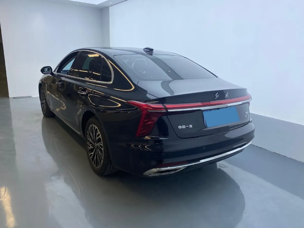 2025 HongQi H5 1.5T 169HP L4 1DHT Hybrid,autocango,china used car exporter,china ev exporter,chinese used car exporter,chinese used ev exporter
