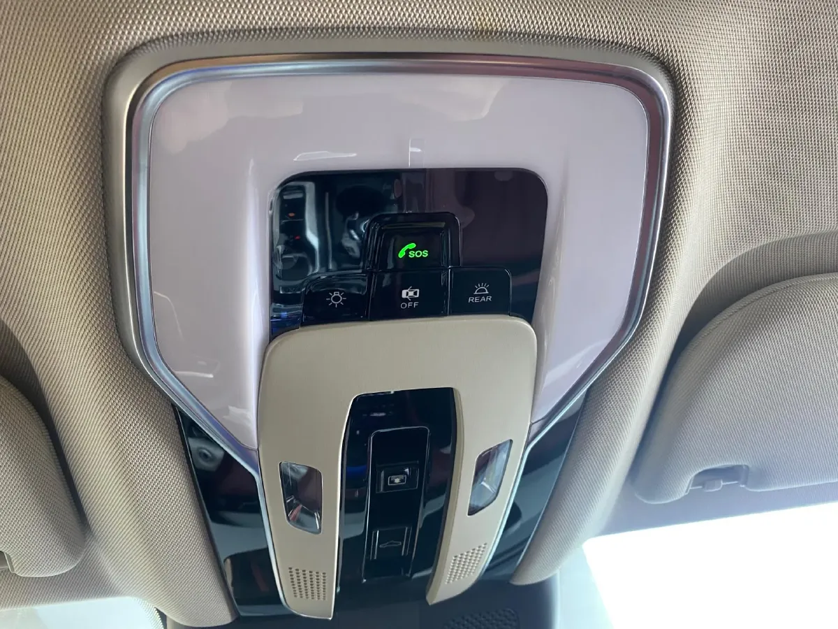 2025 HongQi H5 1.5T 169HP L4 1DHT Hybrid,autocango,china used car exporter,china ev exporter,chinese used car exporter,chinese used ev exporter