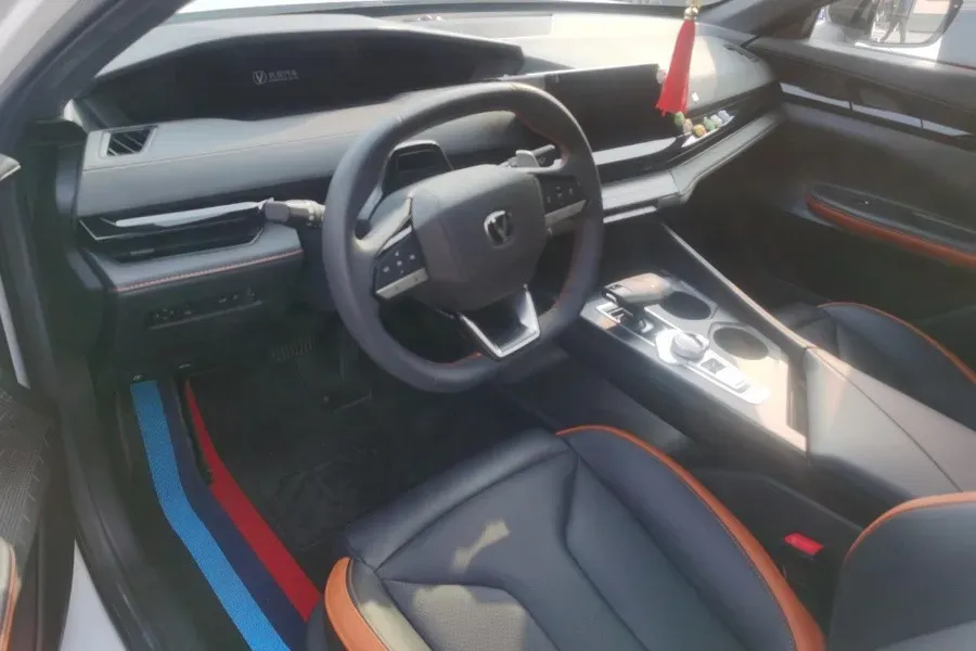 2022 ChangAn UNI-V 1.5T 188HP L4 7DCT,autocango,china used car exporter,china ev exporter,chinese used car exporter,chinese used ev exporter