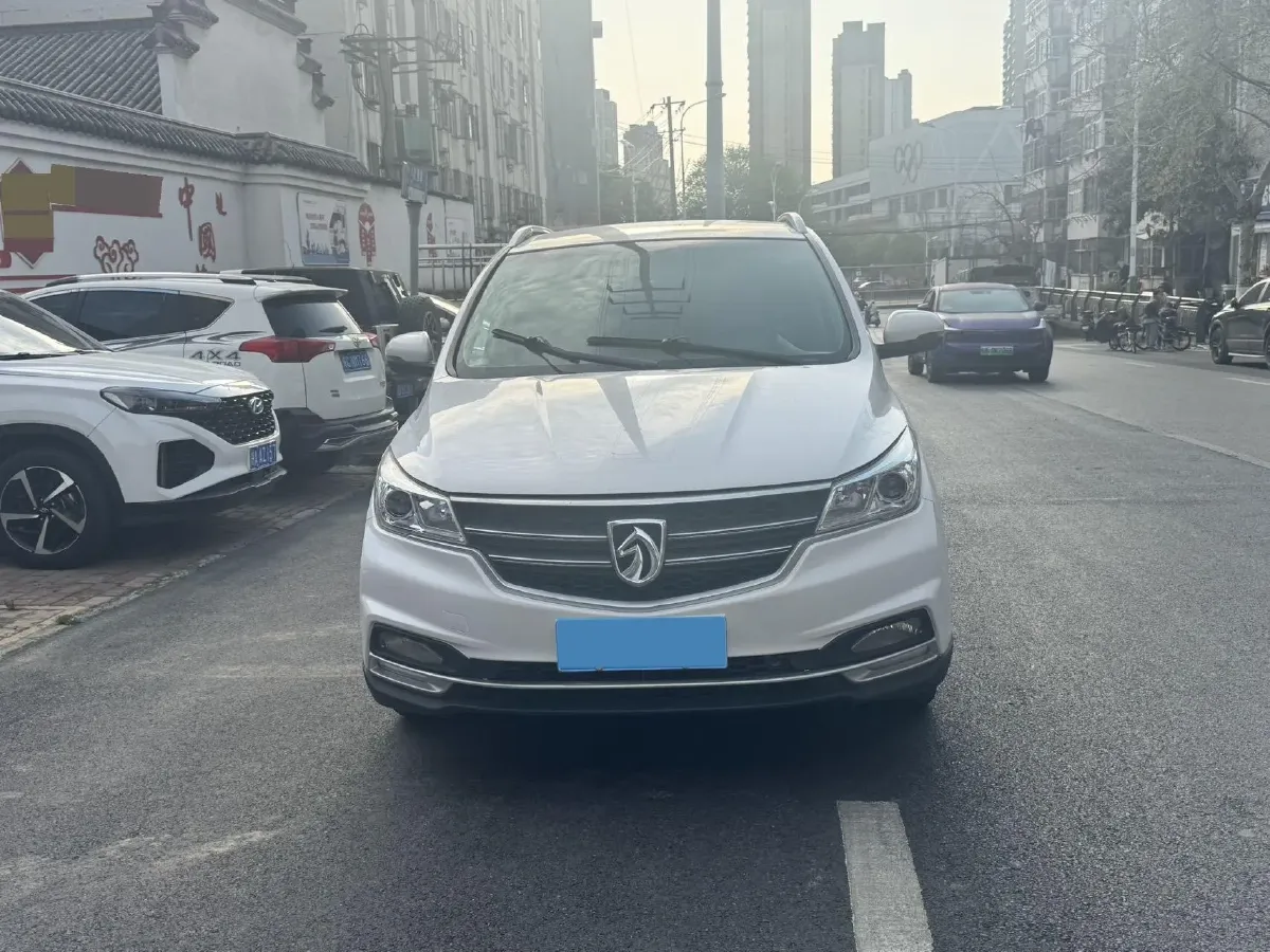 2019 BaoJun 730 1.5L 105HP L4 6MT,autocango,china used car exporter,china ev exporter,chinese used car exporter,chinese used ev exporter