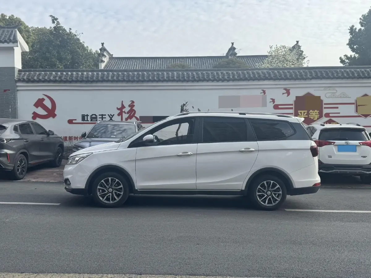 2019 BaoJun 730 1.5L 105HP L4 6MT,autocango,china used car exporter,china ev exporter,chinese used car exporter,chinese used ev exporter