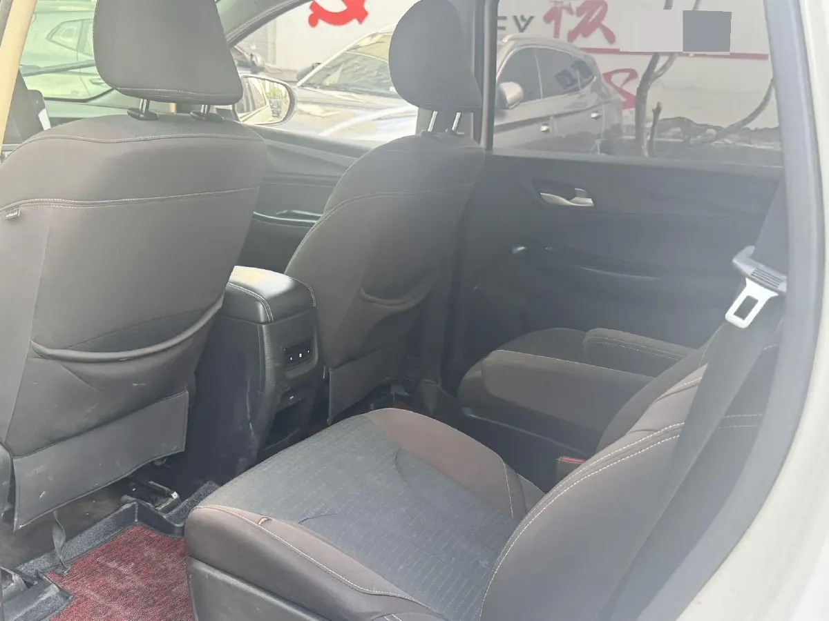 2019 BaoJun 730 1.5L 105HP L4 6MT,autocango,china used car exporter,china ev exporter,chinese used car exporter,chinese used ev exporter