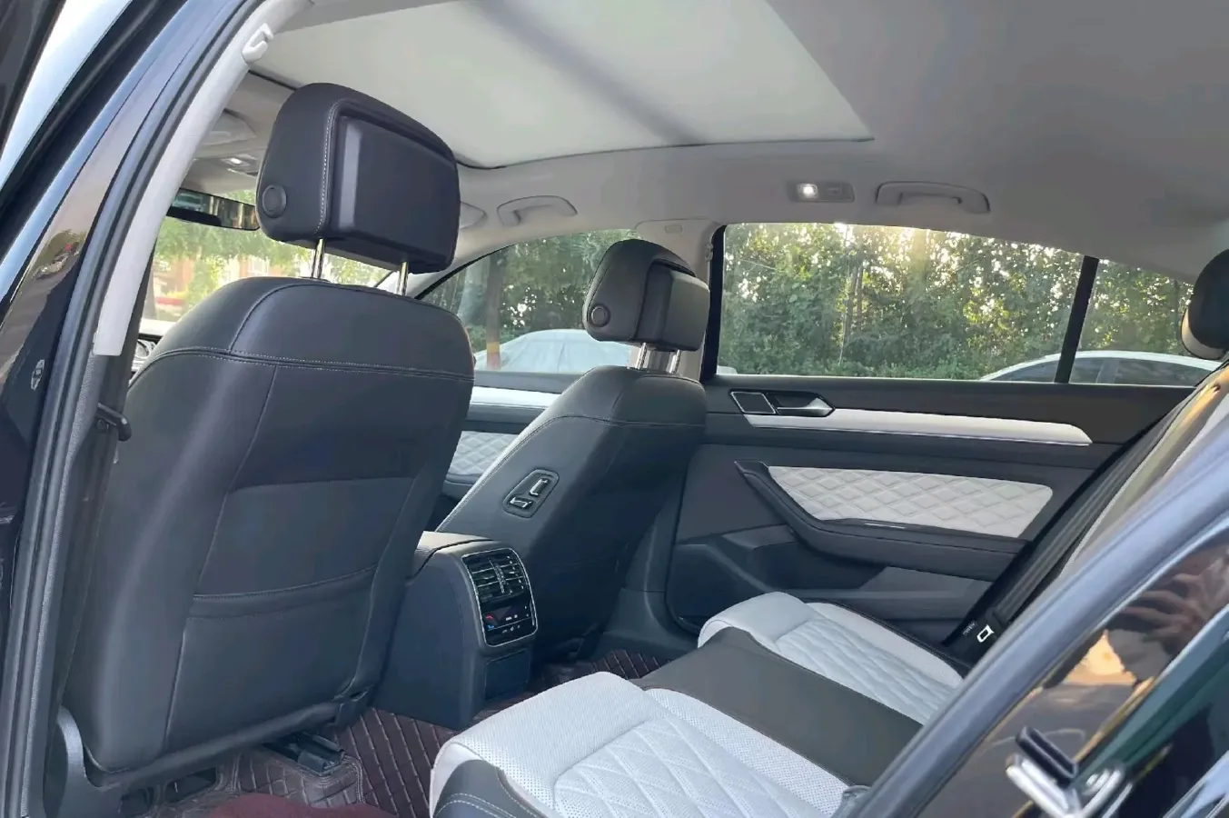 2023 Volkswagen Magotan 2.0T 186HP L4 7DCT,autocango,china used car exporter,china ev exporter,chinese used car exporter,chinese used ev exporter