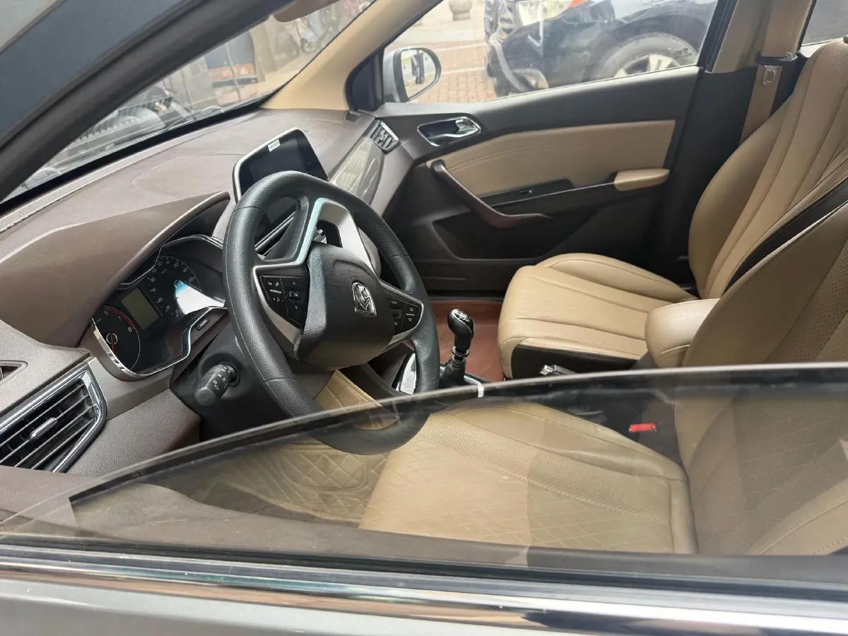 2017 BaoJun 310W 1.5L 112HP L4 6MT,autocango,china used car exporter,china ev exporter,chinese used car exporter,chinese used ev exporter