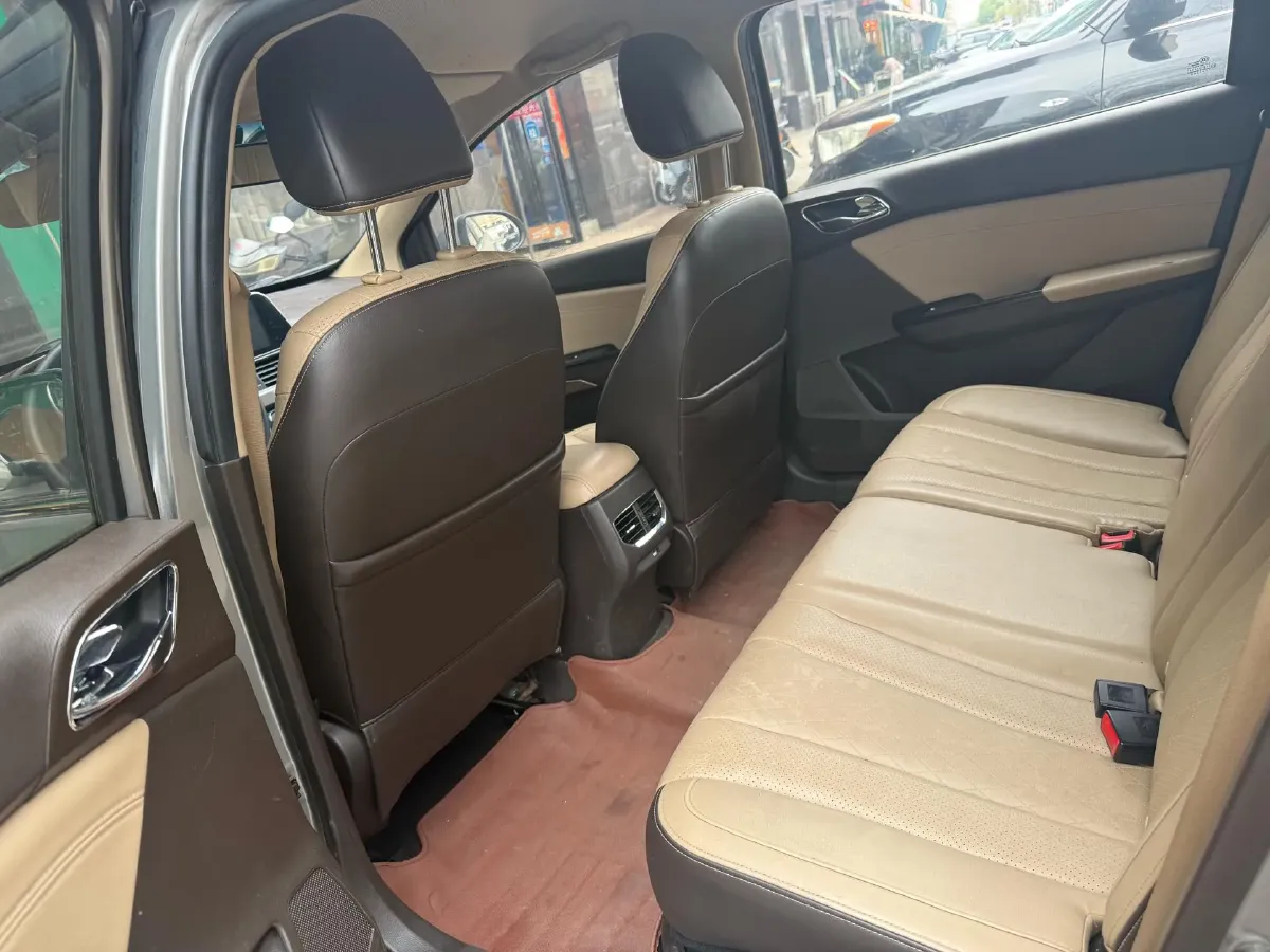 2017 BaoJun 310W 1.5L 112HP L4 6MT,autocango,china used car exporter,china ev exporter,chinese used car exporter,chinese used ev exporter