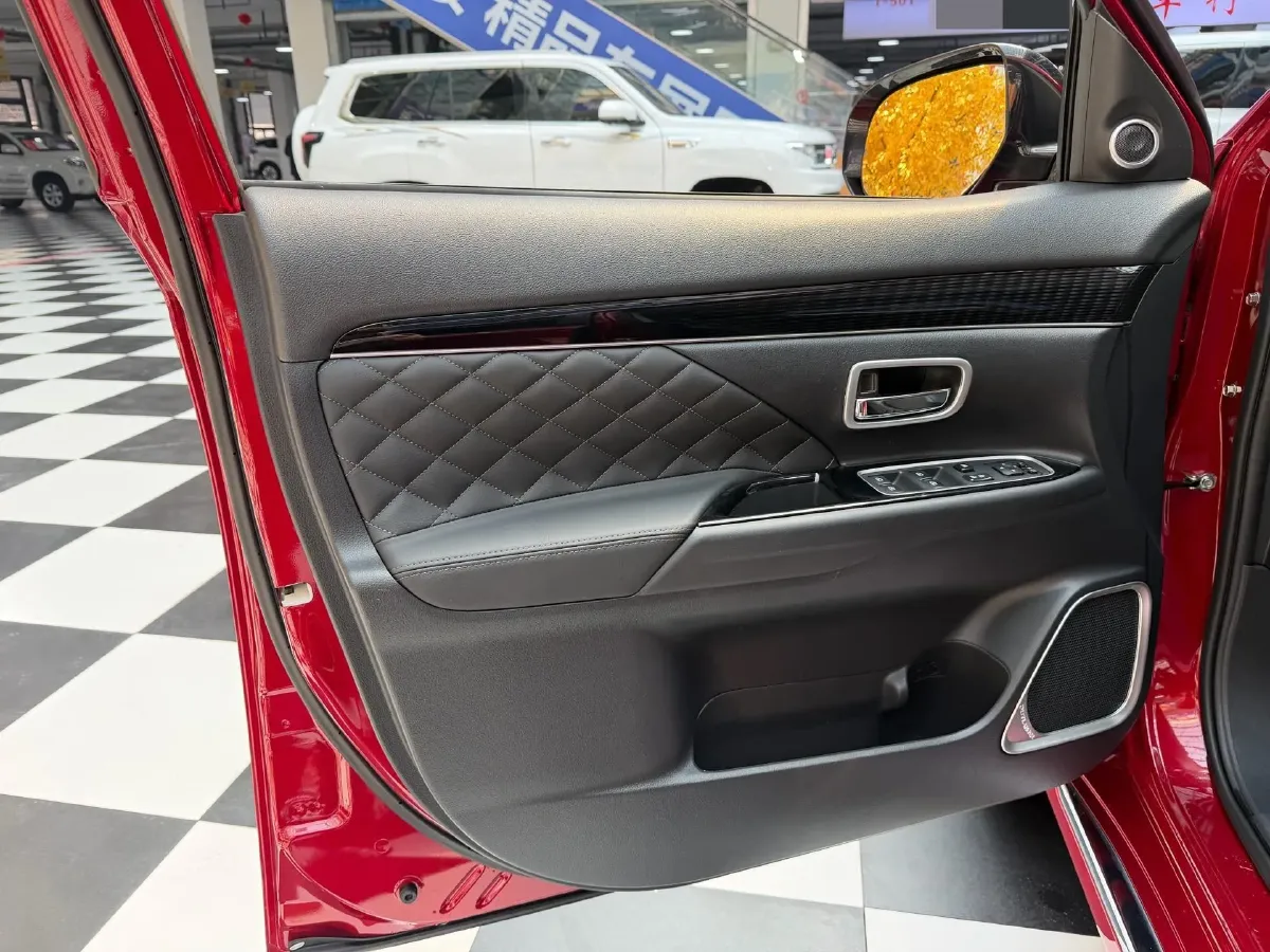 2021 Mitsubishi Outlander 2.0L 166HP L4 CVT,autocango,china used car exporter,china ev exporter,chinese used car exporter,chinese used ev exporter