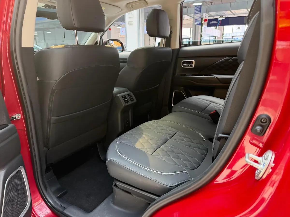 2021 Mitsubishi Outlander 2.0L 166HP L4 CVT,autocango,china used car exporter,china ev exporter,chinese used car exporter,chinese used ev exporter