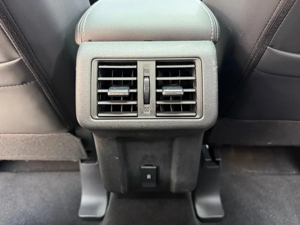 2021 Mitsubishi Outlander 2.0L 166HP L4 CVT,autocango,china used car exporter,china ev exporter,chinese used car exporter,chinese used ev exporter