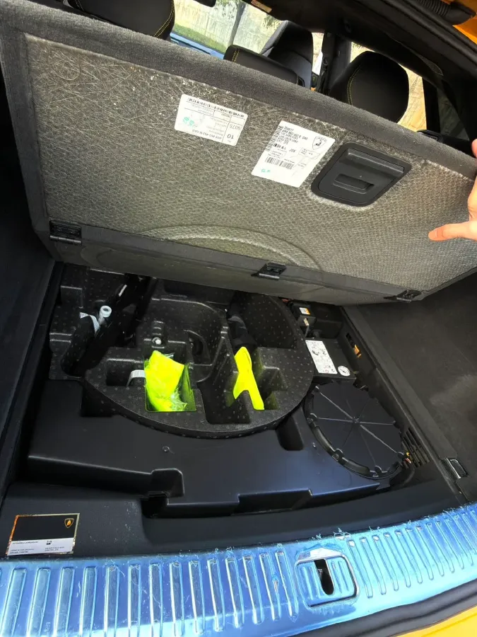 2021 Lamborghini Urus 4.0T 641HP V8 8AT,autocango,china used car exporter,china ev exporter,chinese used car exporter,chinese used ev exporter