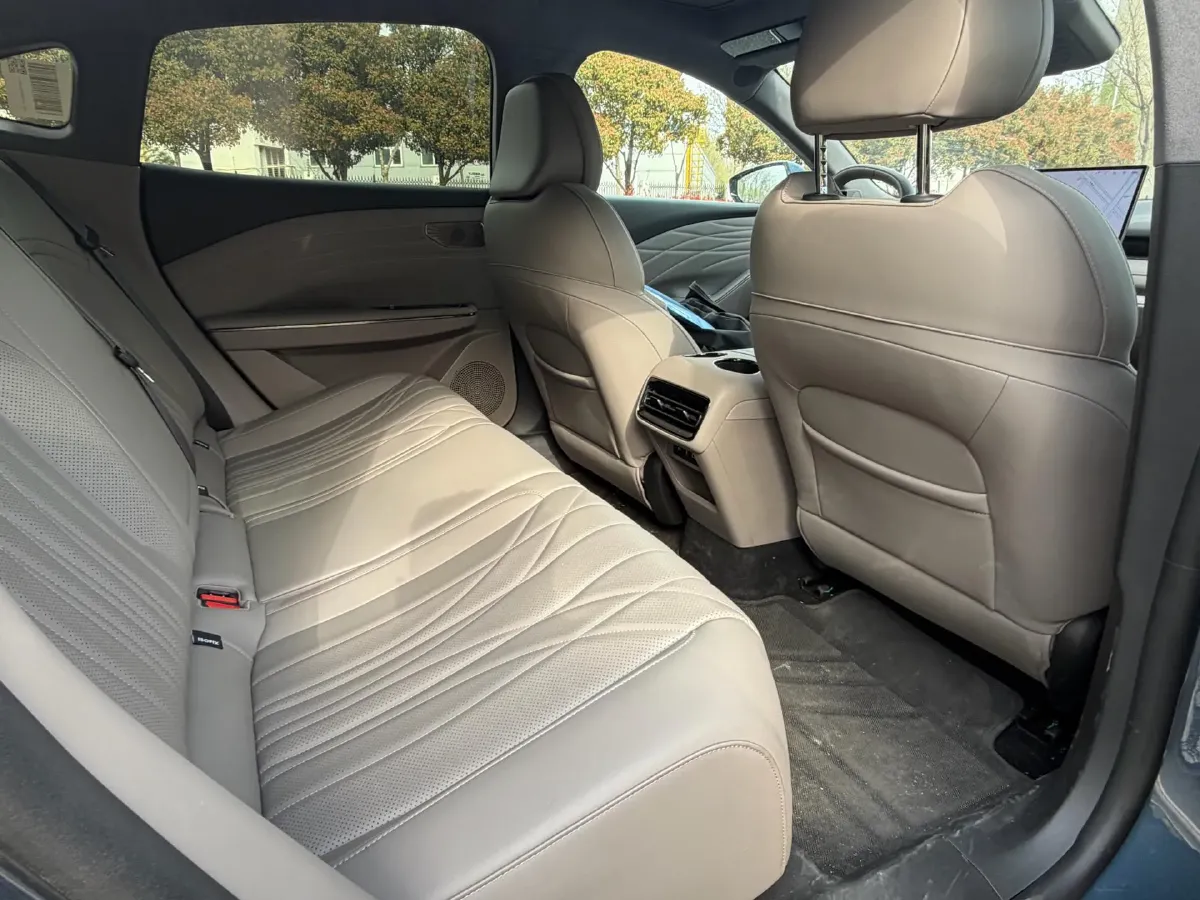 2025 Geely Galaxy Starshine 8 1.5T 163HP L4 3DHT PHEV 27.69KWH,autocango,china used car exporter,china ev exporter,chinese used car exporter,chinese used ev exporter