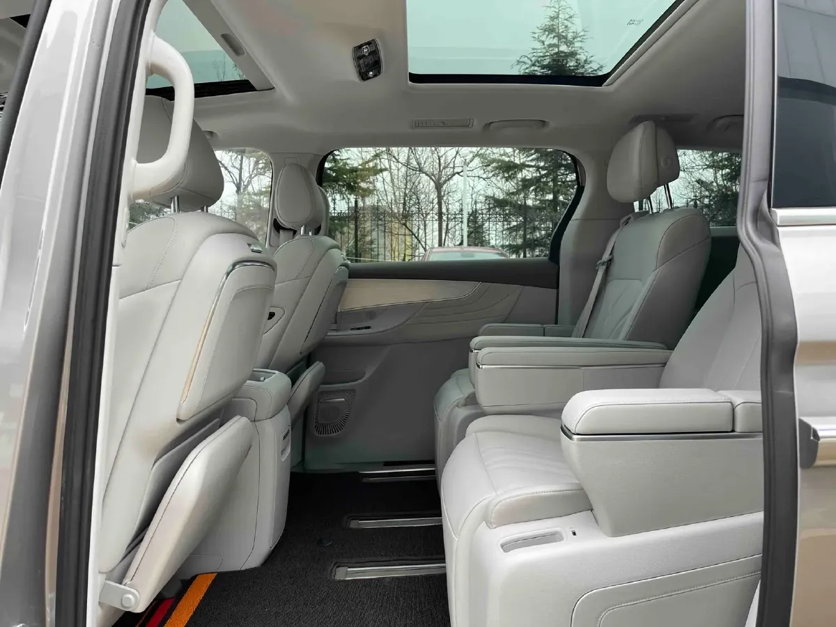 2025 Roewe iMAX8 1.5T 150HP L4 1DHT PHEV 24.7KWH,autocango,china used car exporter,china ev exporter,chinese used car exporter,chinese used ev exporter