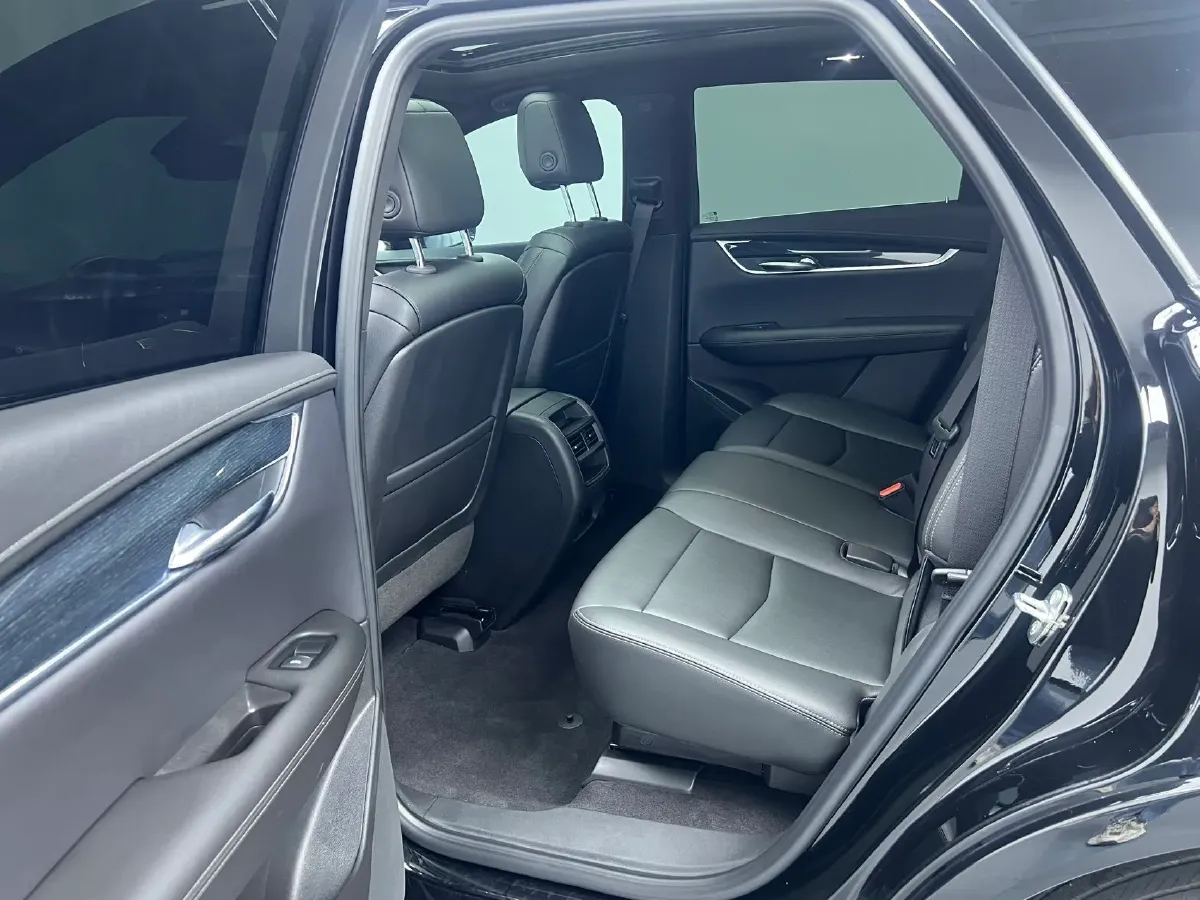 2023 Cadillac XT5 2.0T 237HP L4 9AT,autocango,china used car exporter,china ev exporter,chinese used car exporter,chinese used ev exporter