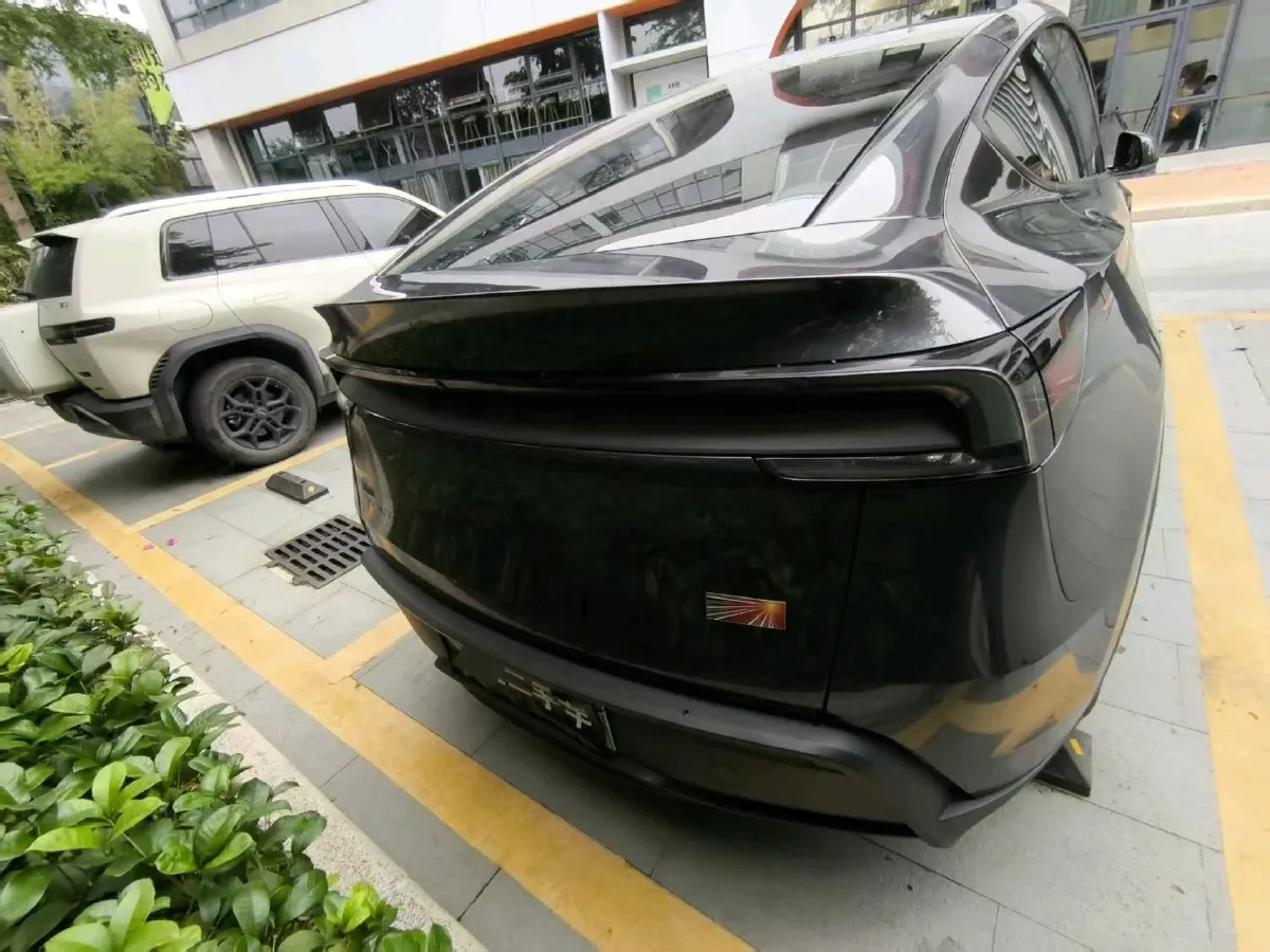 2025 Tesla Model Y BEV 62.5KWH,autocango,china used car exporter,china ev exporter,chinese used car exporter,chinese used ev exporter