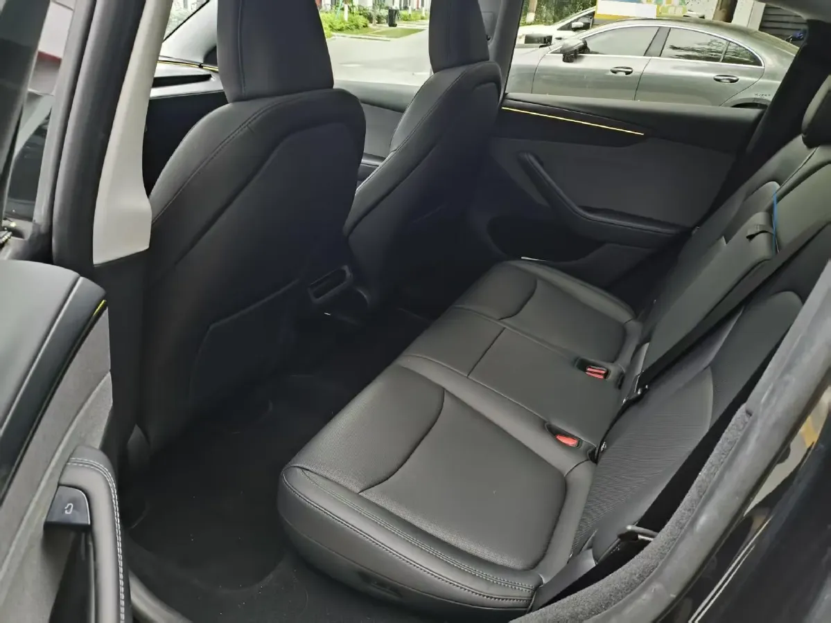 2025 Tesla Model Y BEV 62.5KWH,autocango,china used car exporter,china ev exporter,chinese used car exporter,chinese used ev exporter