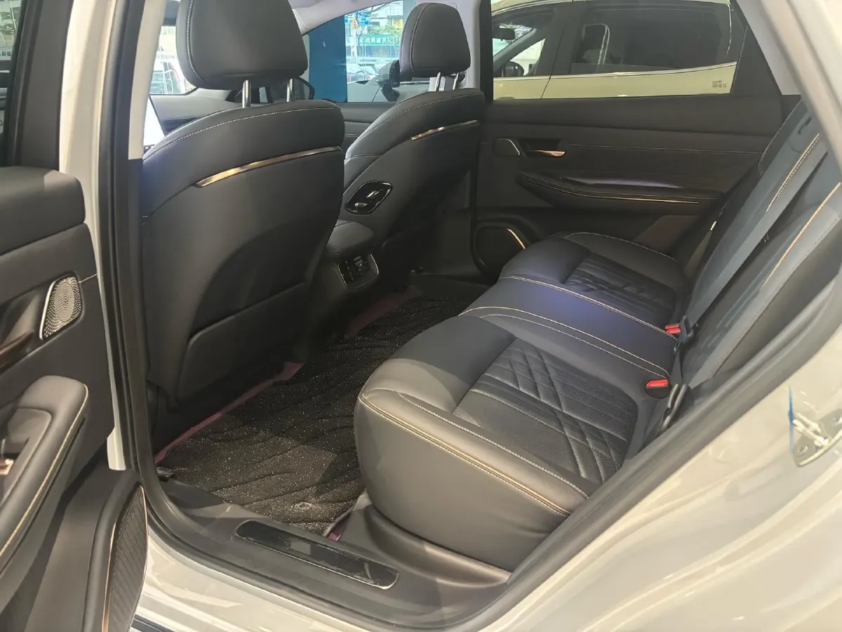 2025 BaoJun XiangJing 1.5T 143HP L4 1DHT PHEV,autocango,china used car exporter,china ev exporter,chinese used car exporter,chinese used ev exporter