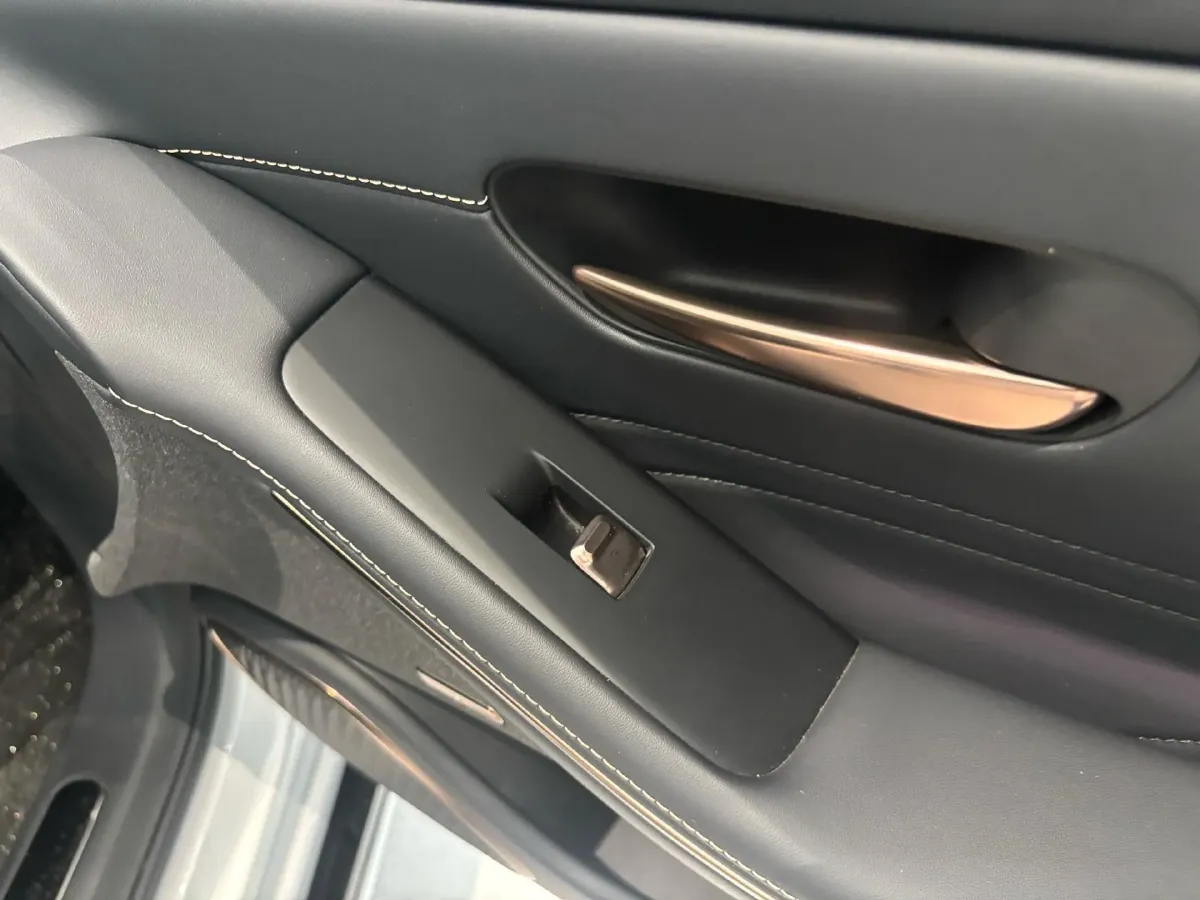 2025 BaoJun XiangJing 1.5T 143HP L4 1DHT PHEV,autocango,china used car exporter,china ev exporter,chinese used car exporter,chinese used ev exporter