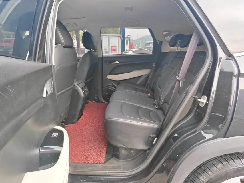 2018 BaoJun 530 1.5T 150HP L4 6MT,autocango,china used car exporter,china ev exporter,chinese used car exporter,chinese used ev exporter