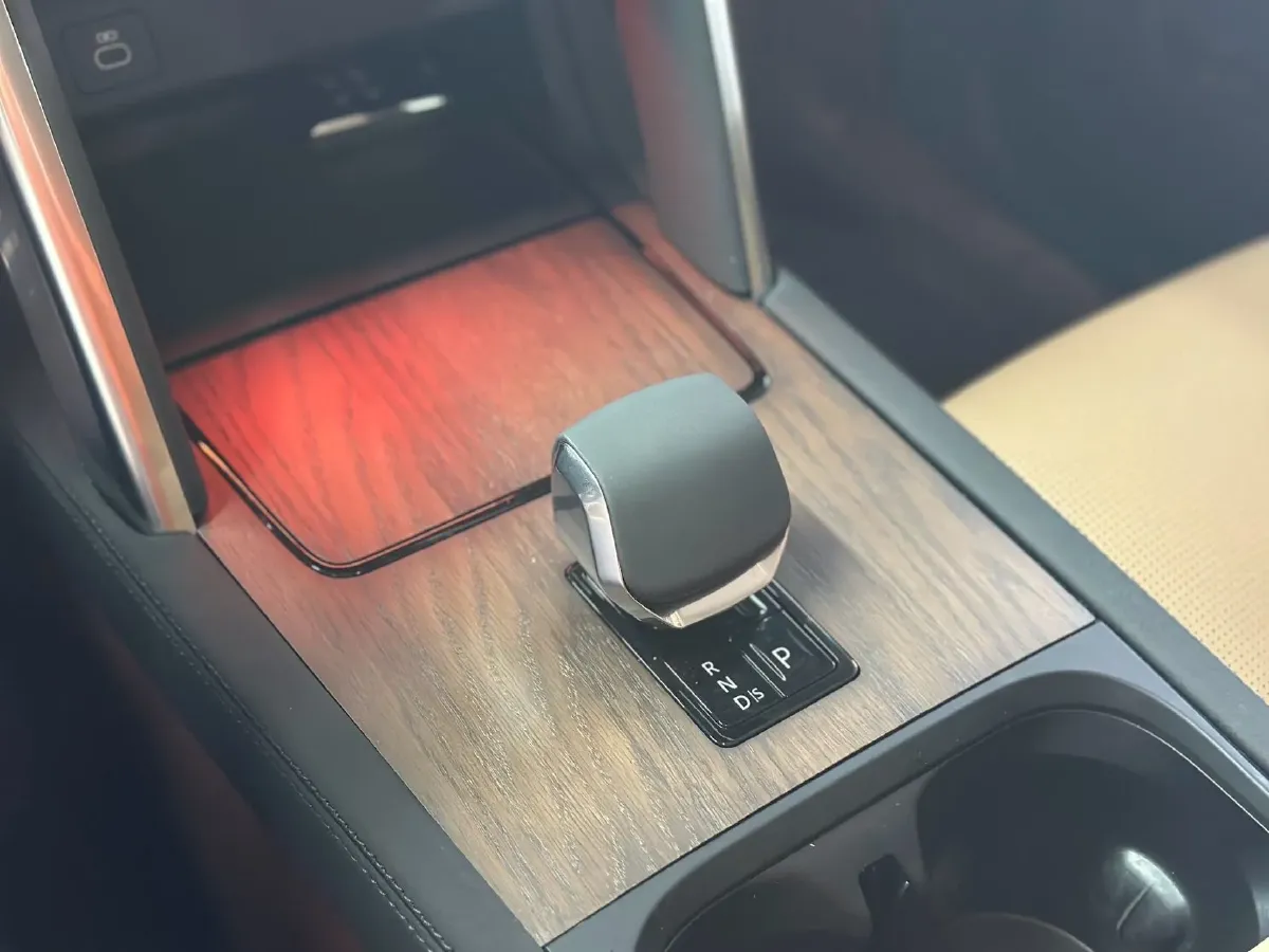 2024 Land Rover Discovery Sport 2.0T 249HP L4 9AT,autocango,china used car exporter,china ev exporter,chinese used car exporter,chinese used ev exporter