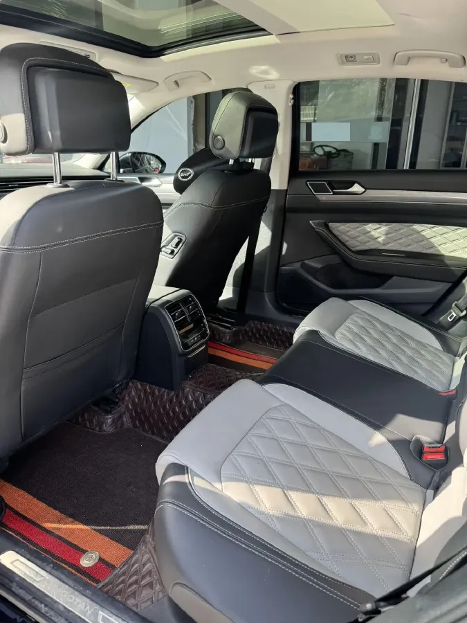 2023 Volkswagen Magotan 2.0T 186HP L4 7DCT,autocango,china used car exporter,china ev exporter,chinese used car exporter,chinese used ev exporter