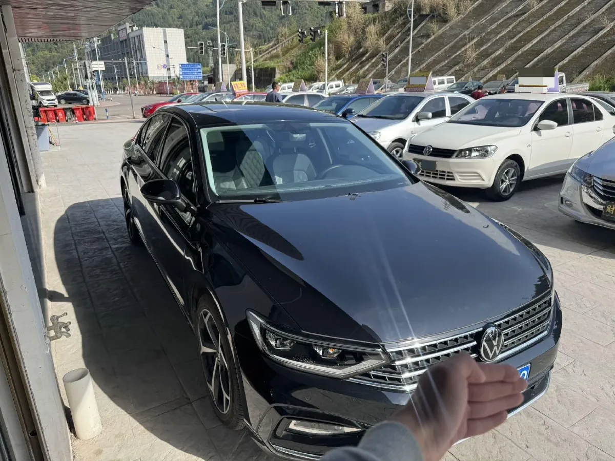 2023 Volkswagen Magotan 2.0T 186HP L4 7DCT,autocango,china used car exporter,china ev exporter,chinese used car exporter,chinese used ev exporter