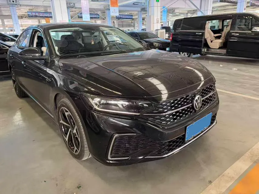 2024 Volkswagen Passat 2.0T 220HP L4 7DCT,autocango,china used car exporter,china ev exporter,chinese used car exporter,chinese used ev exporter