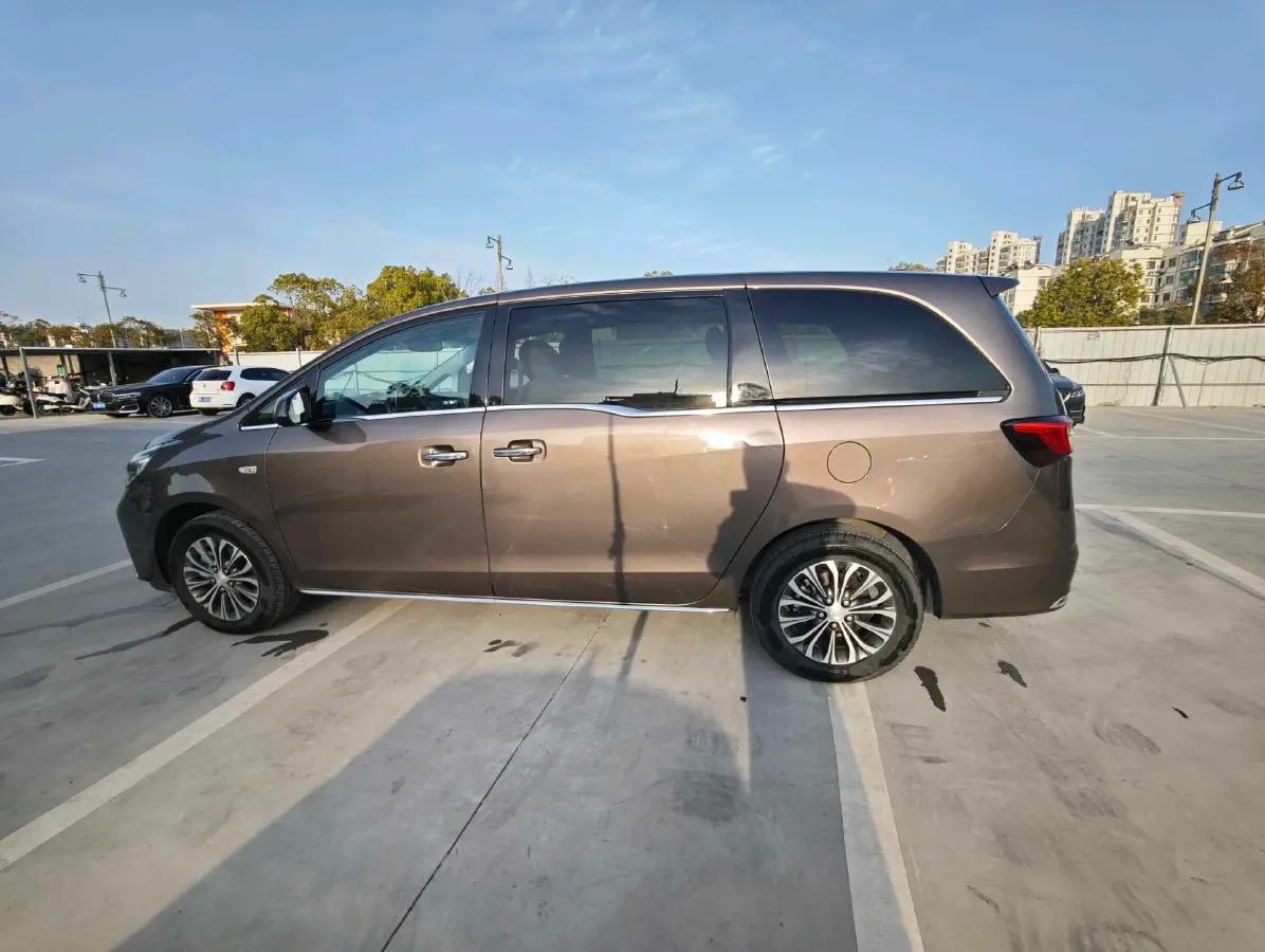 2022 Buick GL8 2.0T 237HP L4 9AT,autocango,china used car exporter,china ev exporter,chinese used car exporter,chinese used ev exporter