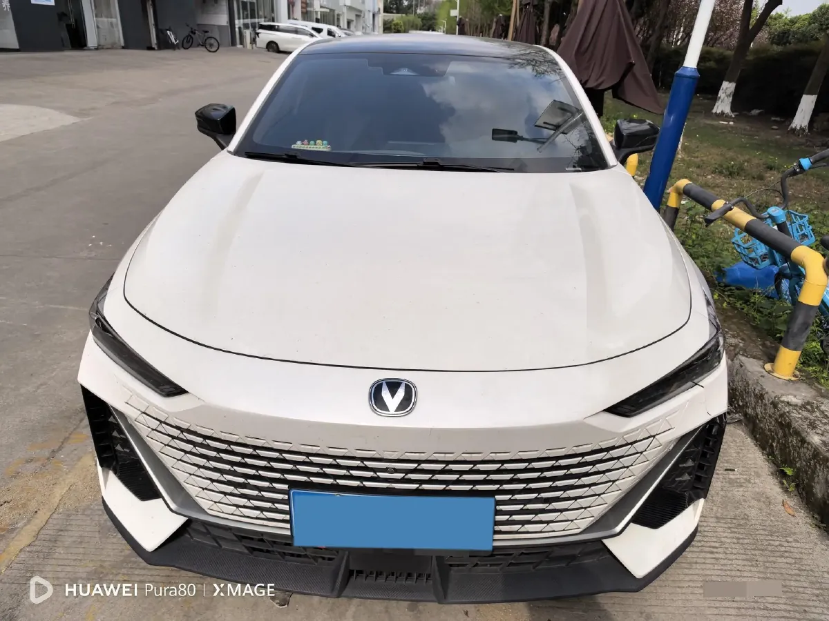2022 ChangAn UNI-V 1.5T 188HP L4 7DCT,autocango,china used car exporter,china ev exporter,chinese used car exporter,chinese used ev exporter