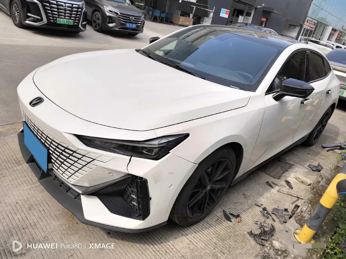 2022 ChangAn UNI-V 1.5T 188HP L4 7DCT,autocango,china used car exporter,china ev exporter,chinese used car exporter,chinese used ev exporter