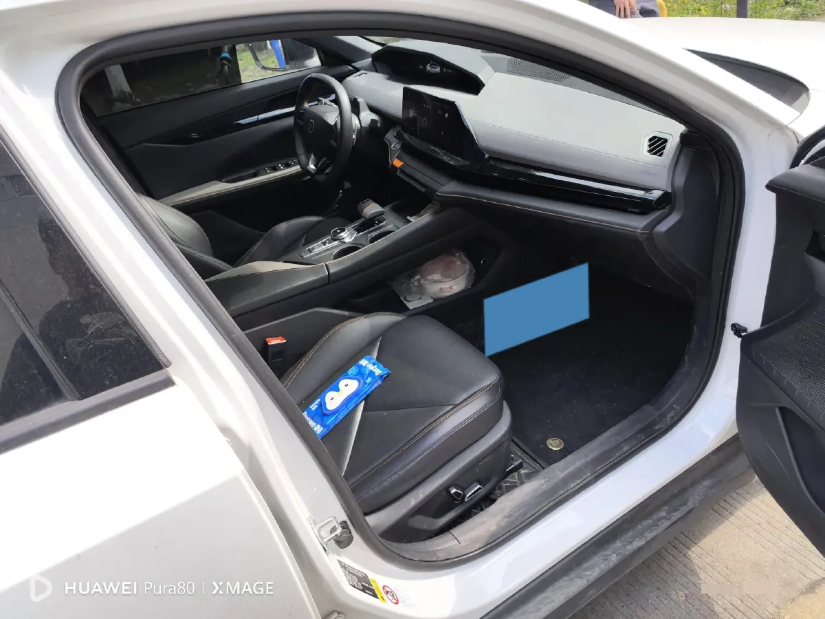 2022 ChangAn UNI-V 1.5T 188HP L4 7DCT,autocango,china used car exporter,china ev exporter,chinese used car exporter,chinese used ev exporter