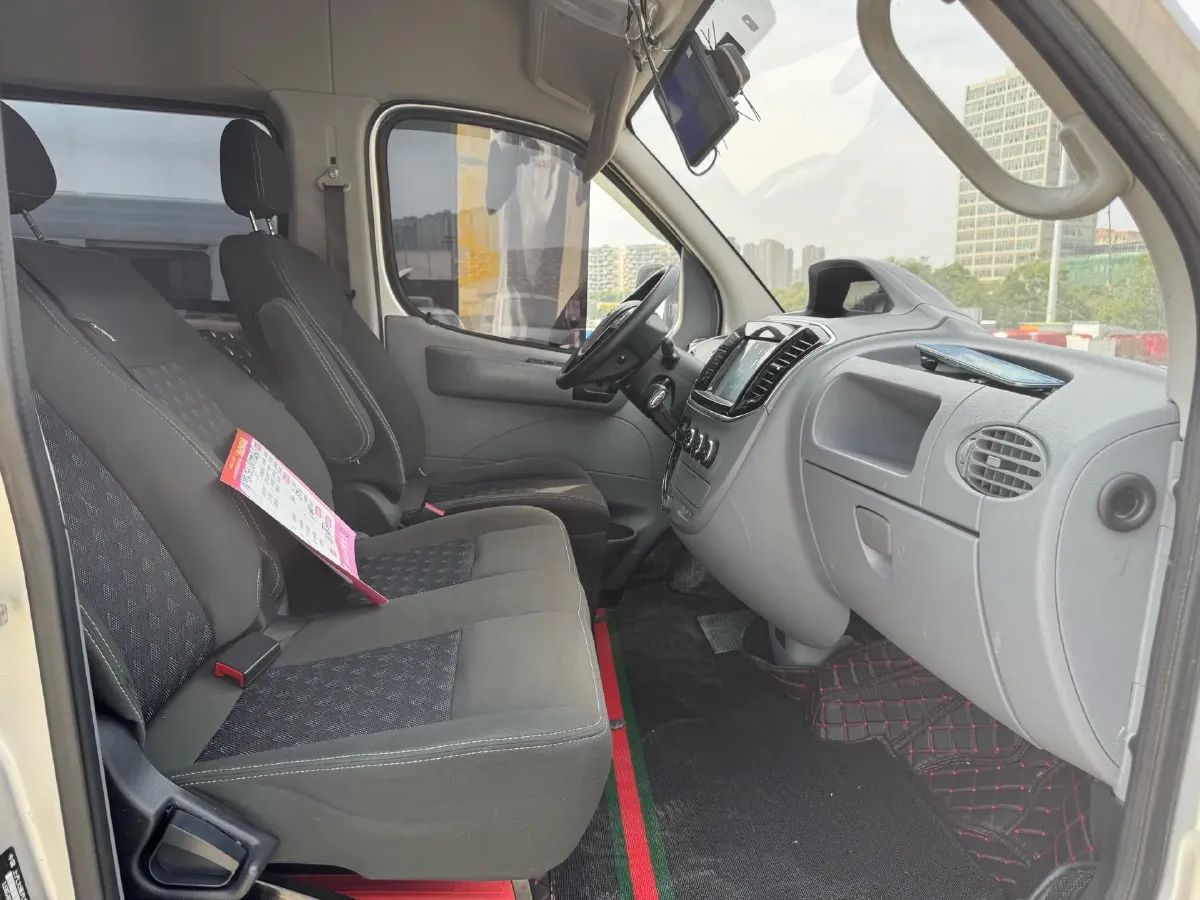 2018 MAXUS XinTu V80 2.5T 136HP L4 6MT,autocango,china used car exporter,china ev exporter,chinese used car exporter,chinese used ev exporter
