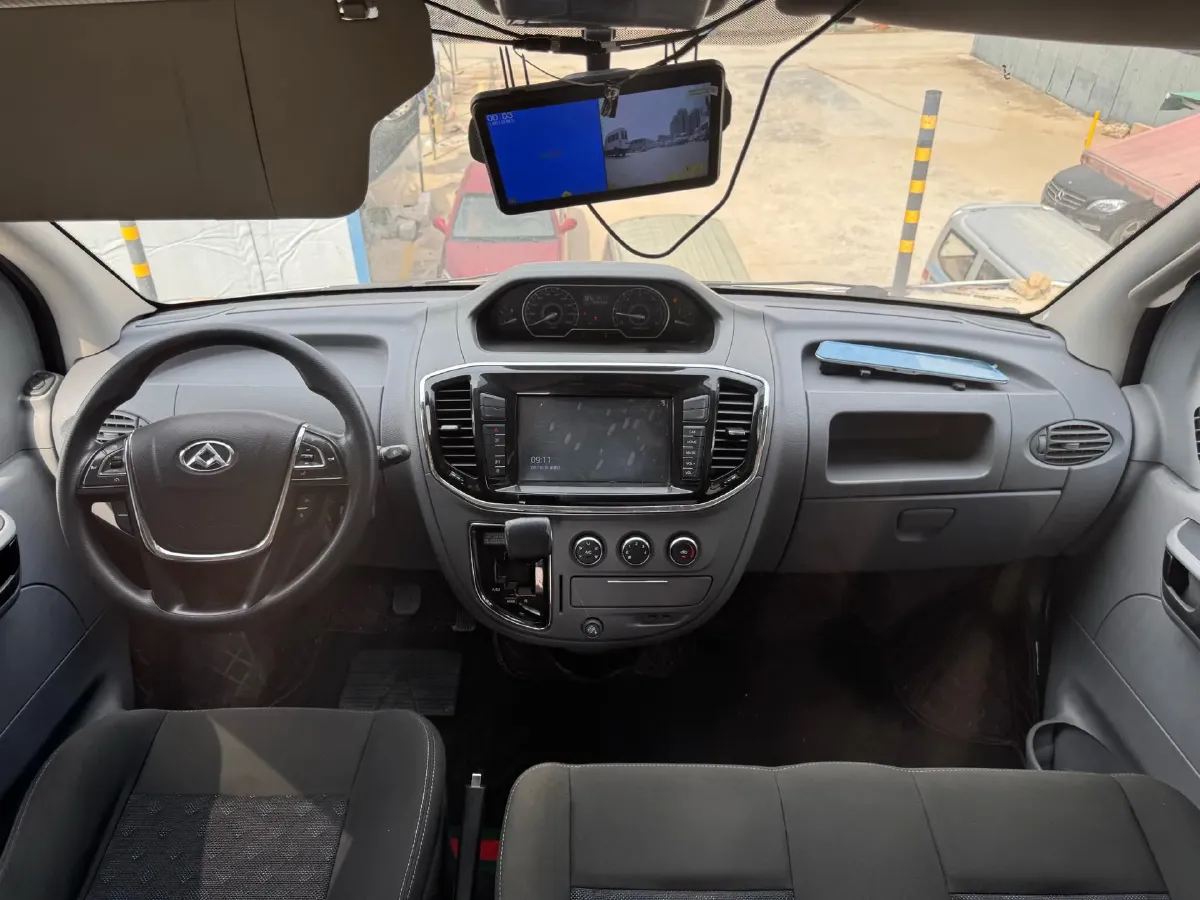 2018 MAXUS XinTu V80 2.5T 136HP L4 6MT,autocango,china used car exporter,china ev exporter,chinese used car exporter,chinese used ev exporter