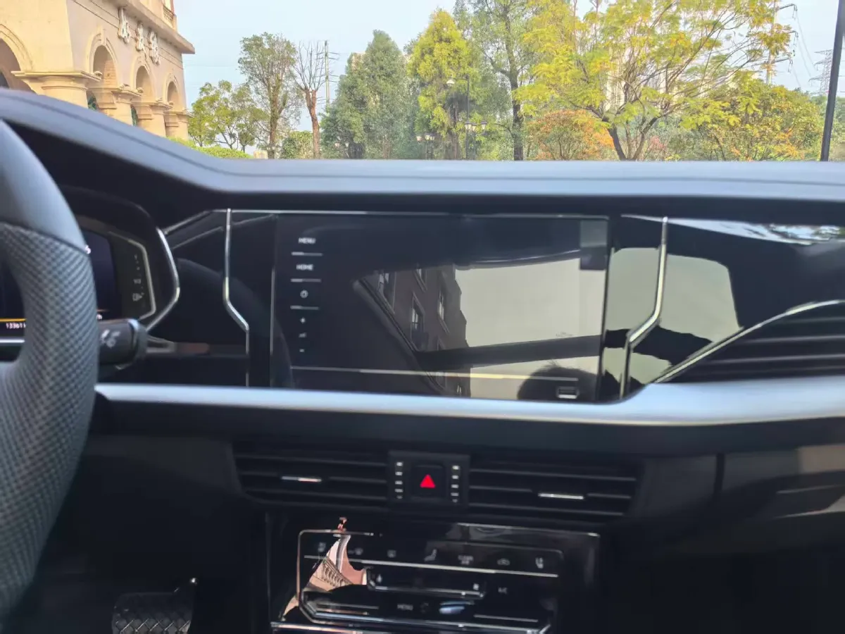 2025 Volkswagen Passat 2.0T 220HP L4 7DCT,autocango,china used car exporter,china ev exporter,chinese used car exporter,chinese used ev exporter