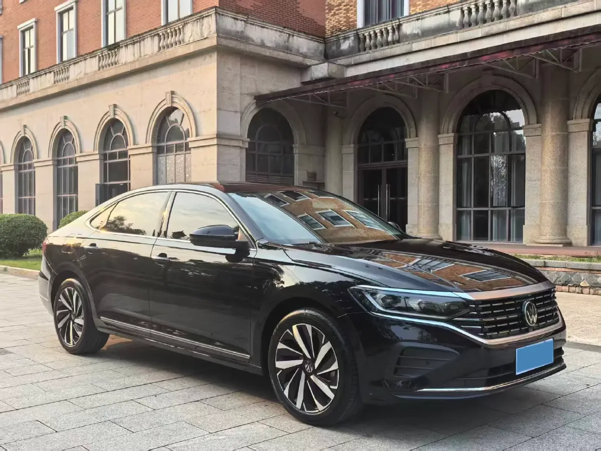2025 Volkswagen Passat 2.0T 220HP L4 7DCT,autocango,china used car exporter,china ev exporter,chinese used car exporter,chinese used ev exporter