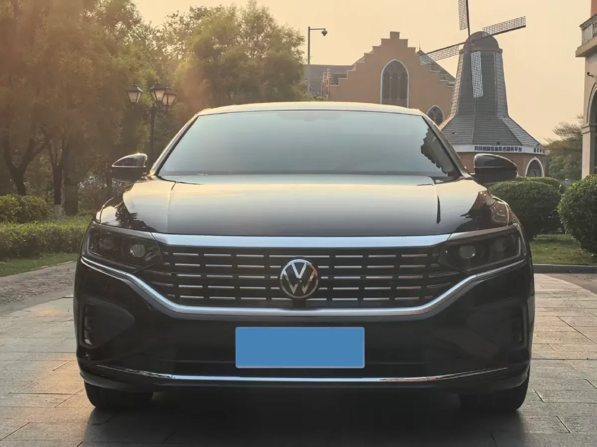 2025 Volkswagen Passat 2.0T 220HP L4 7DCT,autocango,china used car exporter,china ev exporter,chinese used car exporter,chinese used ev exporter