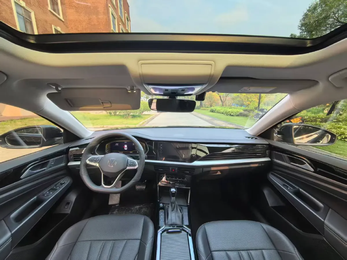 2025 Volkswagen Passat 2.0T 220HP L4 7DCT,autocango,china used car exporter,china ev exporter,chinese used car exporter,chinese used ev exporter