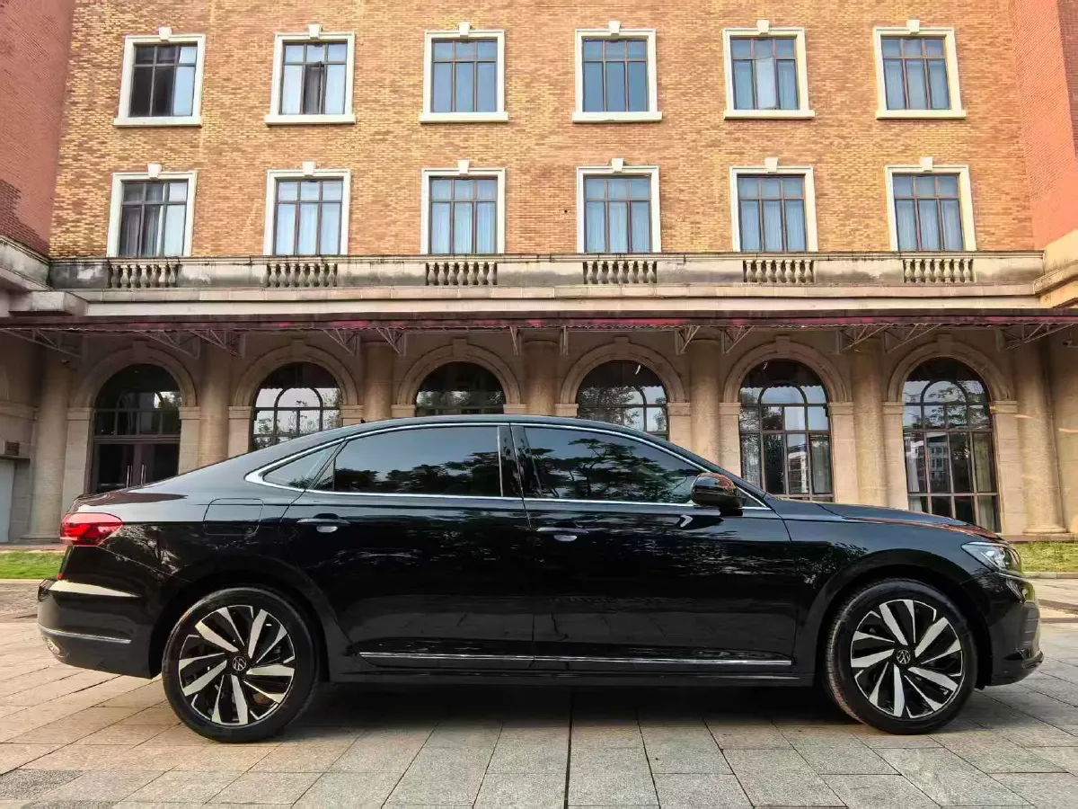 2025 Volkswagen Passat 2.0T 220HP L4 7DCT,autocango,china used car exporter,china ev exporter,chinese used car exporter,chinese used ev exporter