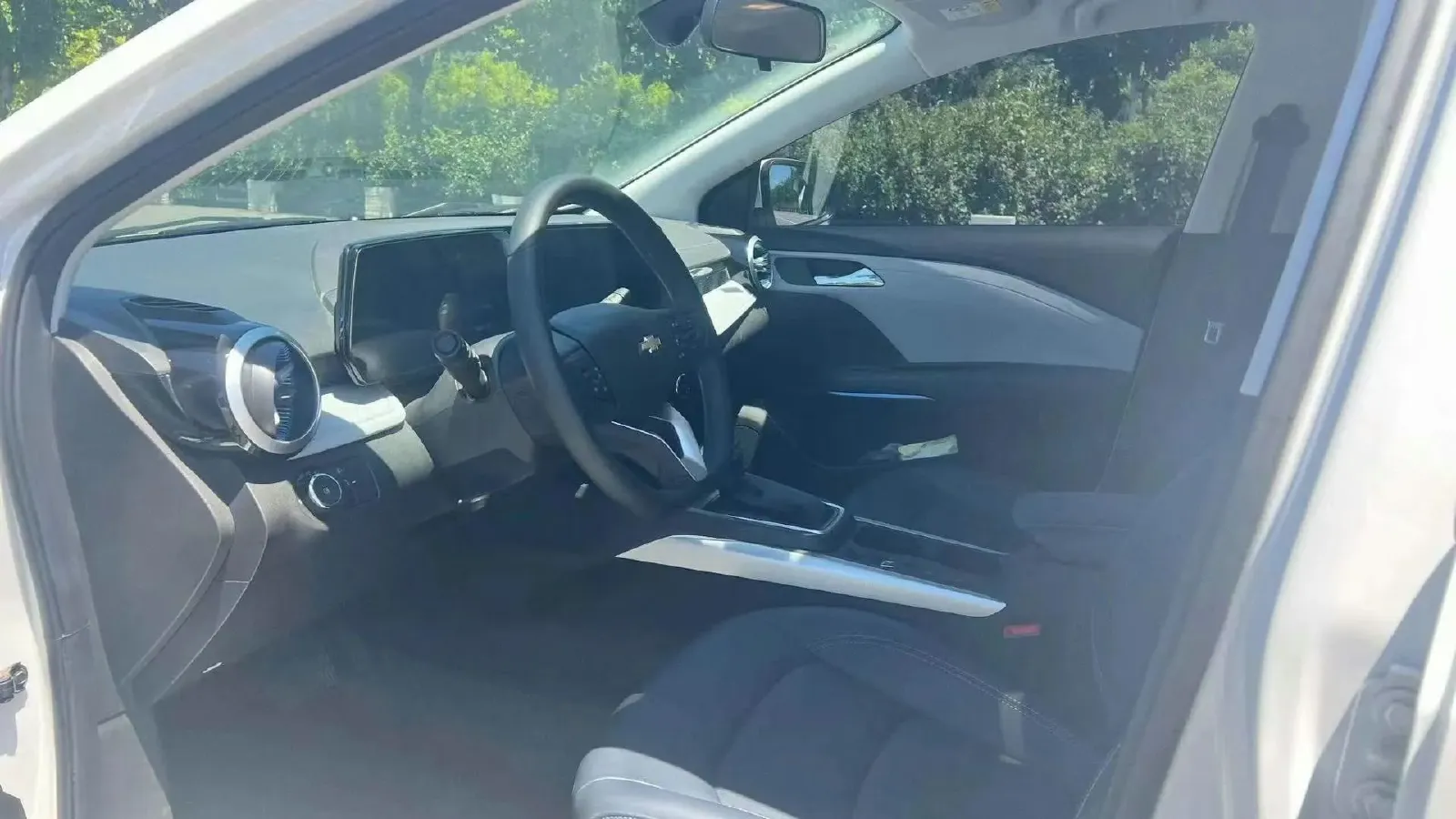 2023 Chevrolet Monza 1.5L 113HP L4 6DCT,autocango,china used car exporter,china ev exporter,chinese used car exporter,chinese used ev exporter