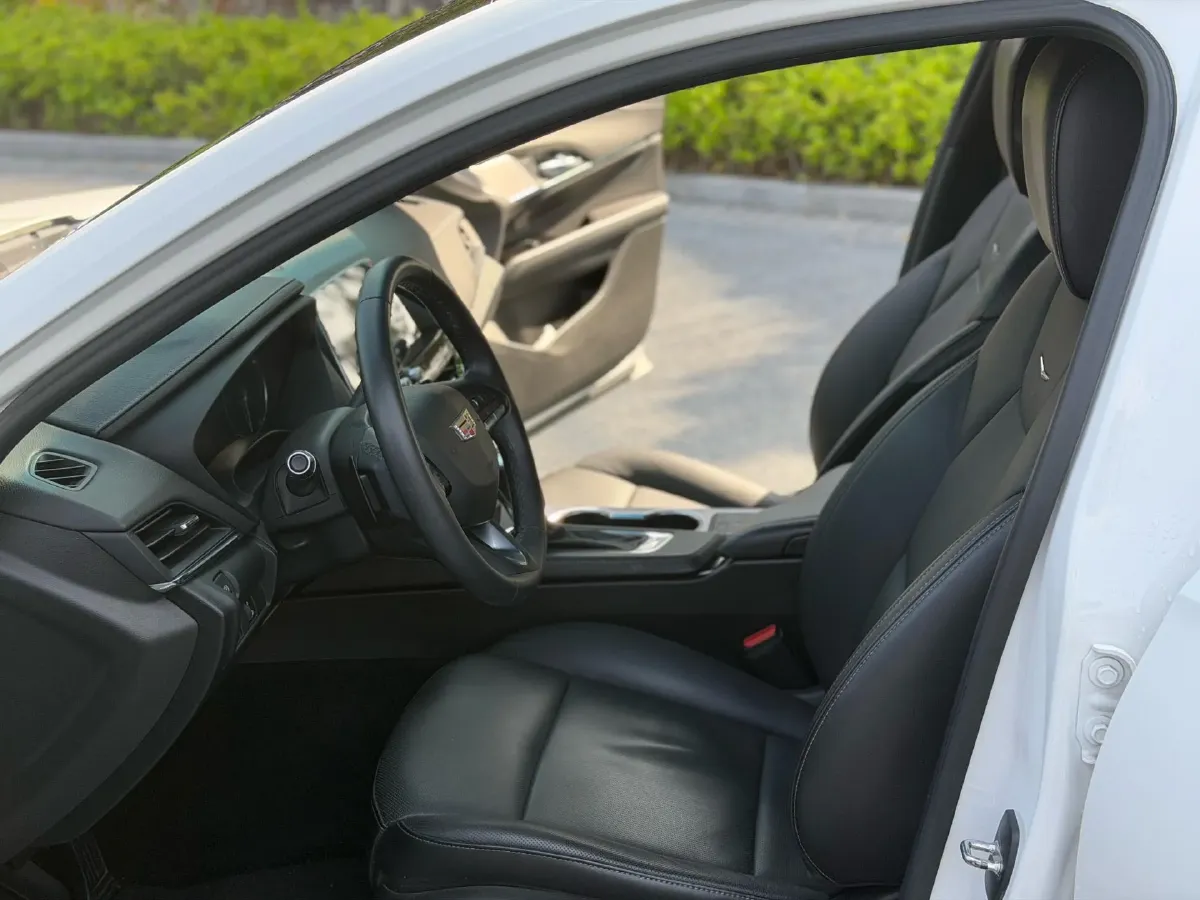 2021 Cadillac CT4 2.0T 237HP L4 8AT,autocango,china used car exporter,china ev exporter,chinese used car exporter,chinese used ev exporter