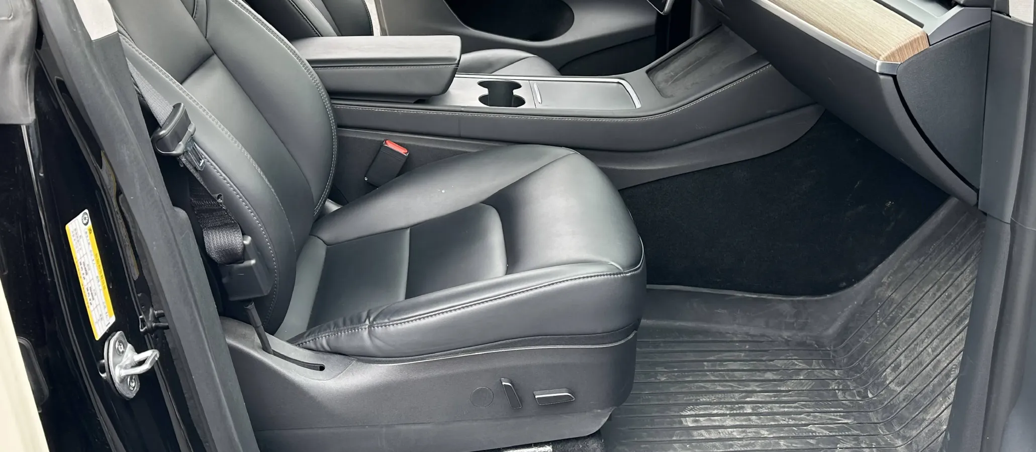 2022 Tesla Model Y BEV 60KWH,autocango,china used car exporter,china ev exporter,chinese used car exporter,chinese used ev exporter