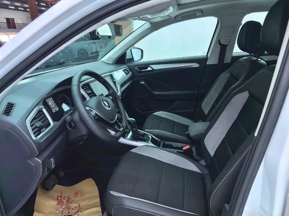 2022 Volkswagen T-Roc 1.4T 150HP L4 7DCT,autocango,china used car exporter,china ev exporter,chinese used car exporter,chinese used ev exporter