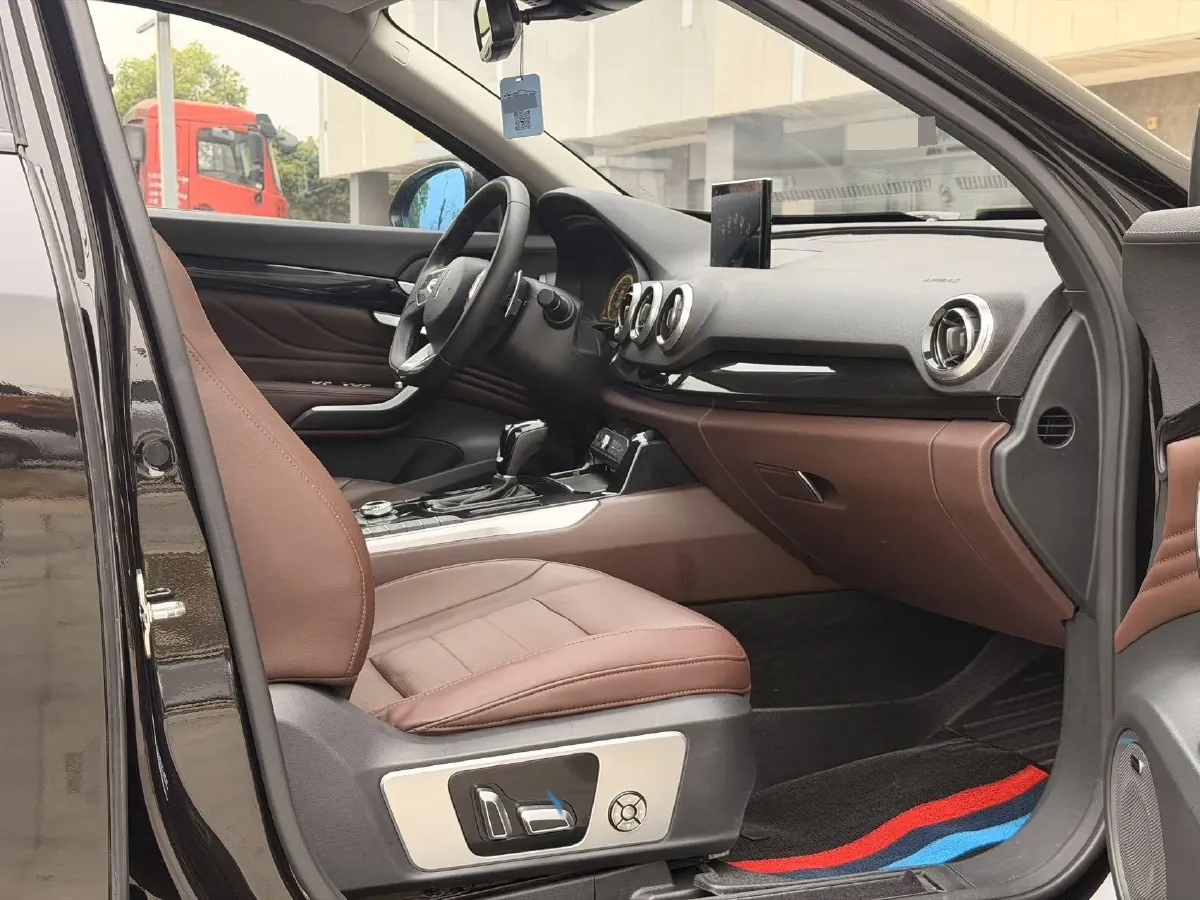 2017 WEY VV7 2.0T 234HP L4 7DCT,autocango,china used car exporter,china ev exporter,chinese used car exporter,chinese used ev exporter