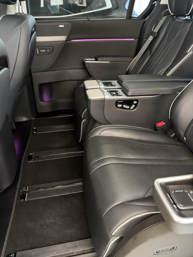 2024 Xpeng X9 BEV 101.5KWH,autocango,china used car exporter,china ev exporter,chinese used car exporter,chinese used ev exporter