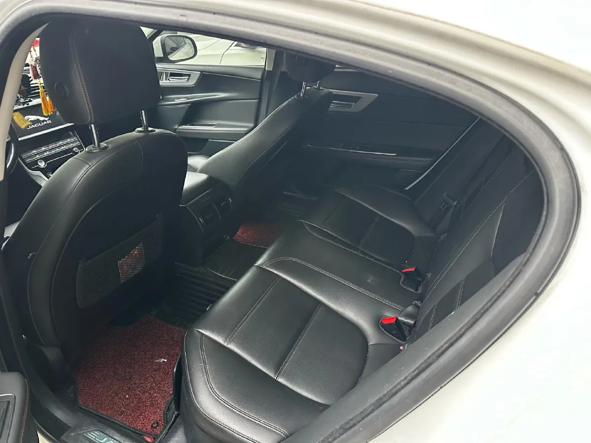 2019 Jeep Cherokee 2.0T 265HP L4 9AT,autocango,china used car exporter,china ev exporter,chinese used car exporter,chinese used ev exporter