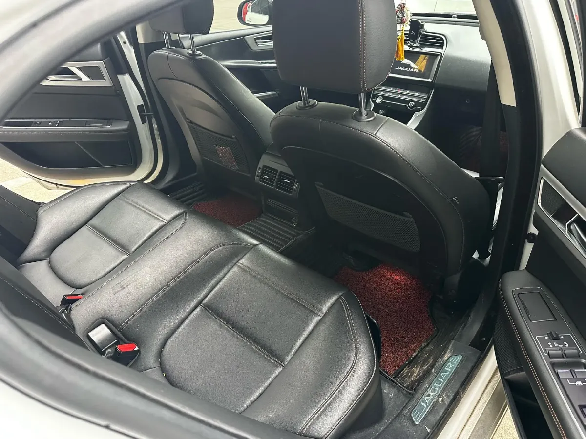 2019 Jeep Cherokee 2.0T 265HP L4 9AT,autocango,china used car exporter,china ev exporter,chinese used car exporter,chinese used ev exporter