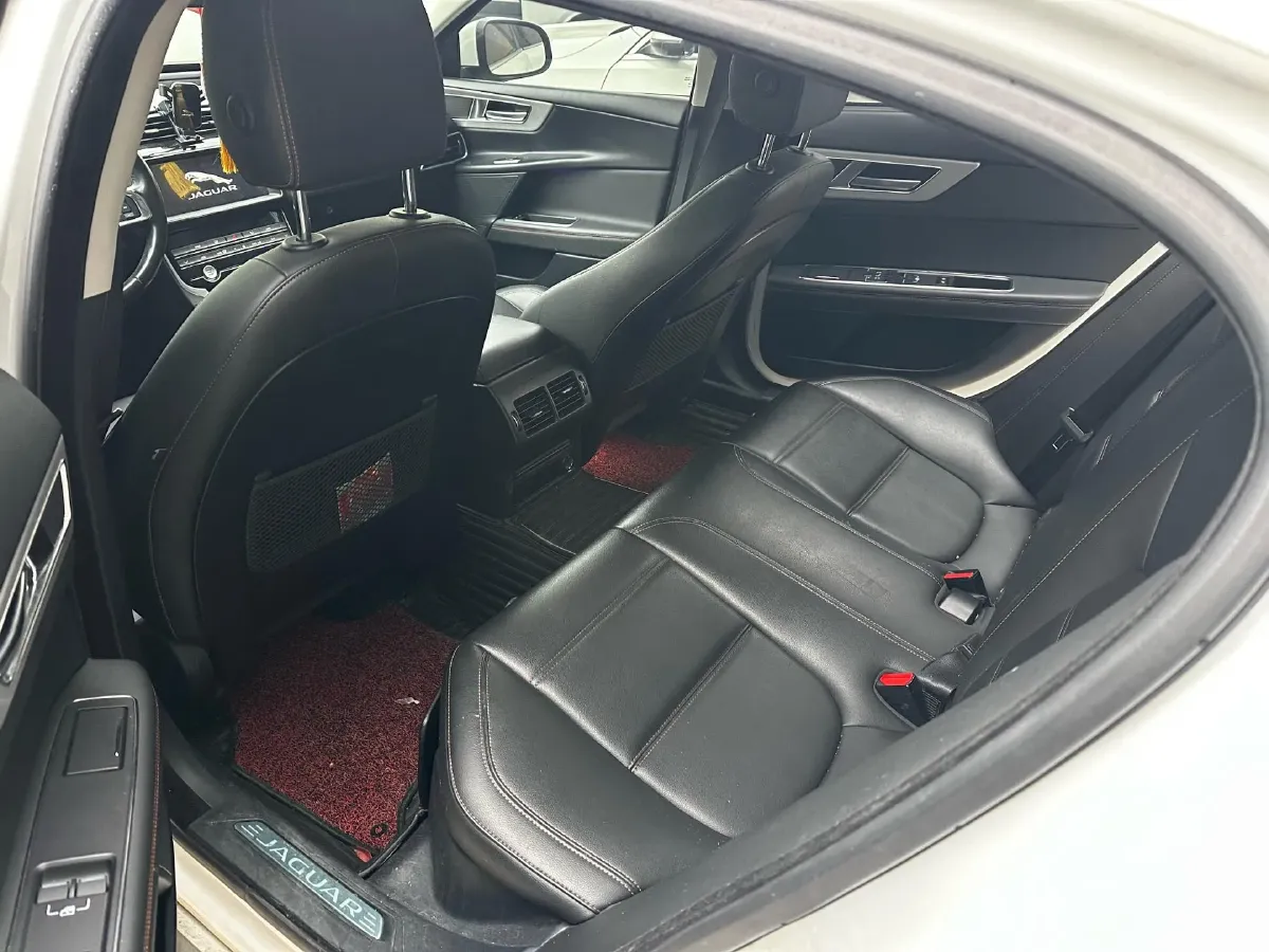 2019 Jeep Cherokee 2.0T 265HP L4 9AT,autocango,china used car exporter,china ev exporter,chinese used car exporter,chinese used ev exporter