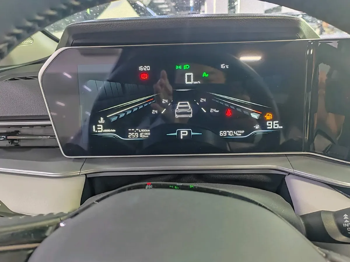 2022 Geely Binray 1.5T 181HP L4 7DCT,autocango,china used car exporter,china ev exporter,chinese used car exporter,chinese used ev exporter